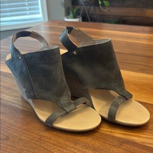 Koolaburra Distressed Perez Wedge Leather Sandals Size 8.5